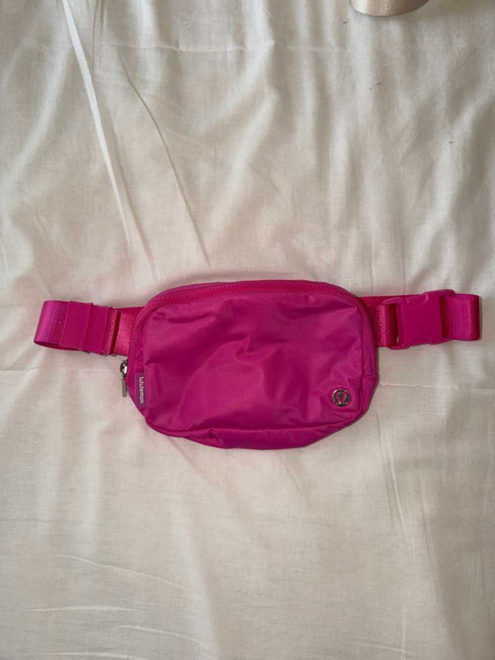 lululemon Everywhere Belt Bag in Bright Pink